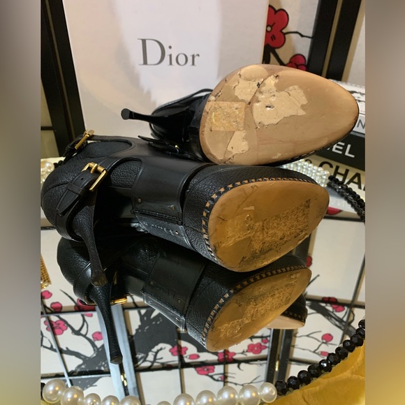 😍Fun and Edgy!Dior Cavaliere low boot.Leather with brass details Retail$1250.00 - Picture 10 of 11